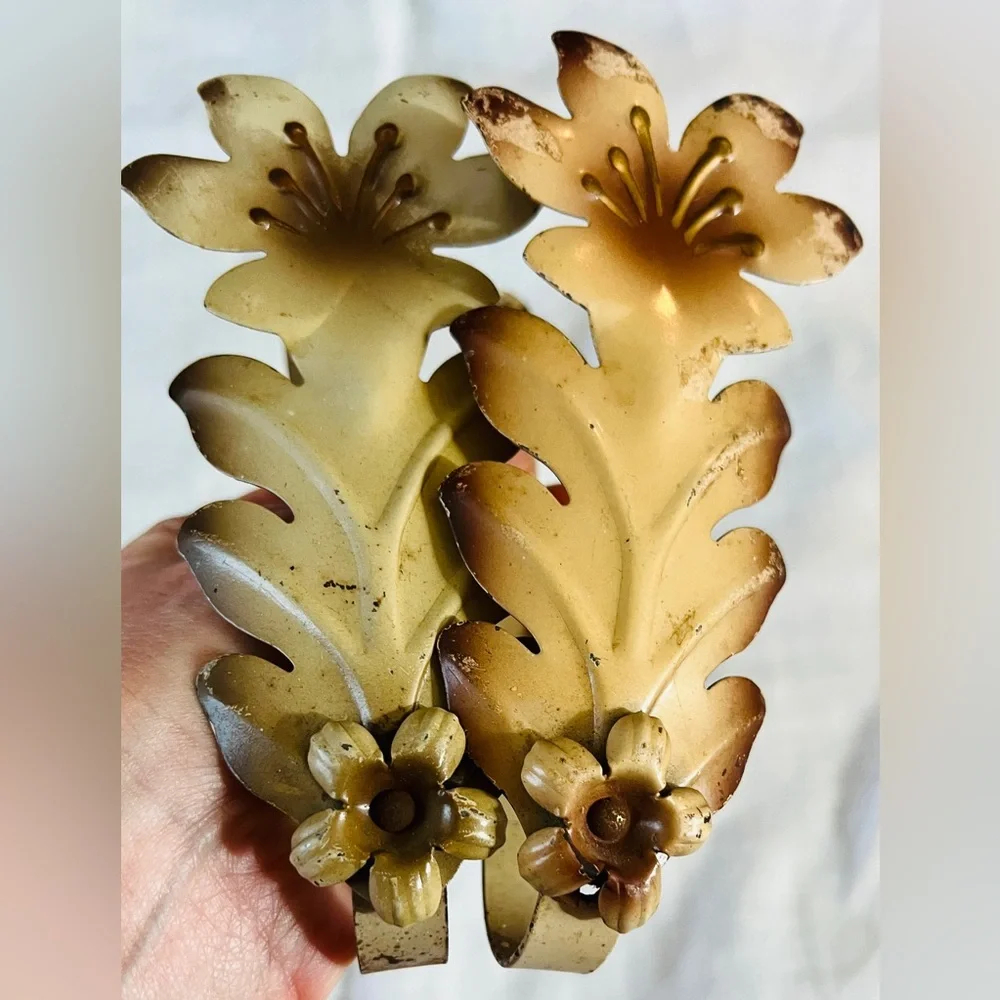 VTG Metal Floral Curtain Tiebacks Holdbacks - Pair Hollywood Regency Toleware